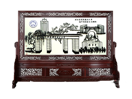 中國科學(xué)技術(shù)大學(xué)校友會送母校定制屏風(fēng)鐵畫